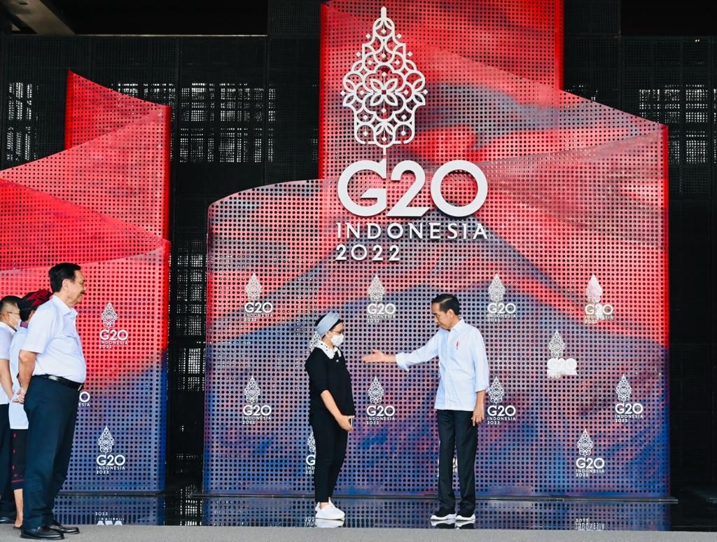 Presiden Joko Widodo (Jokowi) meninjau Taman Hutan Raya (Tahura) Ngurah Rai, Kota Denpasar, Selasa (8/11/2022).  Jokowi secara langsung sejumlah tempat yang akan dijadikan lokasi penyelenggaraan KTT G20. (Foto: Laily Rachev - Biro Pers Sekretariat Presiden)