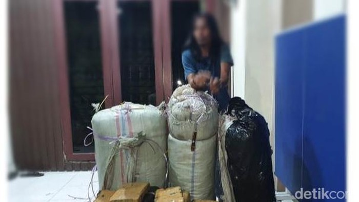 Pria asal Lhokseumawe, Aceh ditangkap membawa 200 kg ganja untuk dijual ke Medan dan Pekanbaru.