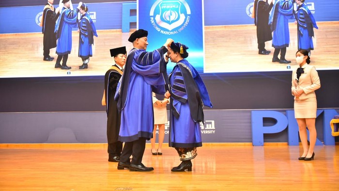 Puan Maharani menerima gelar Doktor Honoris Causa (Dr Hc) dari Pukyong National University (PKNU).