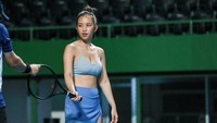 Putri Valentina main tenis bareng artis lain usai bekerja ataupun sebelum memulai kegiatan. (Foto: dok Instagram)