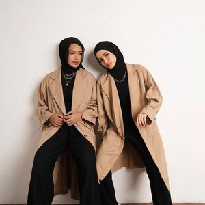 8 Rekomendasi Warna Hijab yang Cocok untuk Baju Hitam, Terlihat Langsing