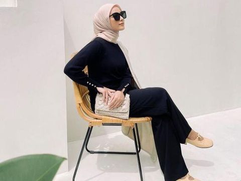 Rekomendasi warna hijab yang cocok untuk baju hitam. Rekomendasi warna hijab yang cocok untuk baju hitam.
