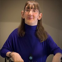 Namun Rumeysa Gelgi berhasil membuktikan bahwa kondisi langka tidak dapat menghalanginya untuk jadi orang sukses. Salah satunya dengan meniti karier di bidang IT. Foto: Instagram/@rumeysagelgi