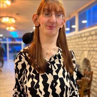 “Menjadi berbeda tidak seburuk yang kamu kira. Justru bisa membawamu kepada kesuksesan yang tak terduga,” pesan Rumeysa. Foto: Instagram/@rumeysagelgi