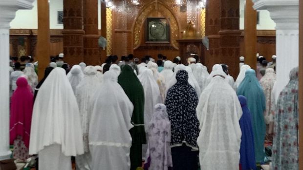 salat gerhana bulan total di lamongan