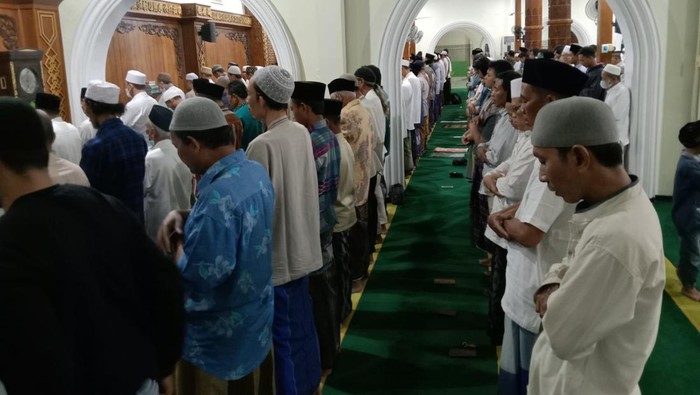 salat gerhana bulan total di lamongan