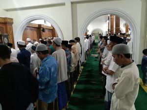 Tata Cara Sholat Gerhana Matahari Lengkap dengan Bacaan Niatnya