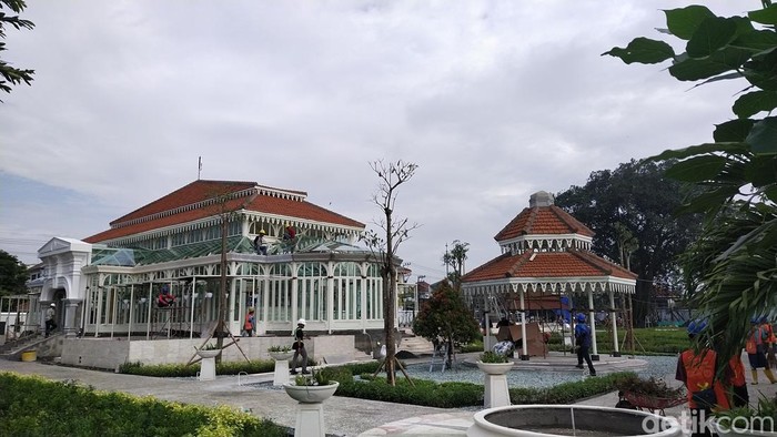 Taman Mangkunegaran Pura Mangkunegaran saat ini sedang melakukan pembangunan taman Mangkunegaran. Pembangunan itu dilakukan di bekas lapangan tenis yang berada di sisi utara barat Pura Mangkunegaran.