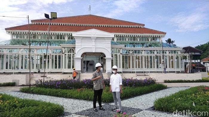 Pembangunan Taman Mangkunegaran.