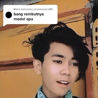 Karena istilah cepmek itulah Alif yang awalnya dikenal sebagai Dilan KW kini juga dijuluki sebagai Dilan Cepmek. Dia dianggap sebagai orang yang mempopulerkan istilah cepmek atau gaya rambut cepak mekar. Kini setelah cepmek viral, Alif kembali jadi atensi karena ucapannya yang dilebih-lebihkan saat mengatakan Kamu Nanya. Ucapan Alif Kamu Nanya ini kemudian banyak ditirukan ulang netizen bahkan menjadi meme. Foto: Dok. TikTok @alif_cepmek.