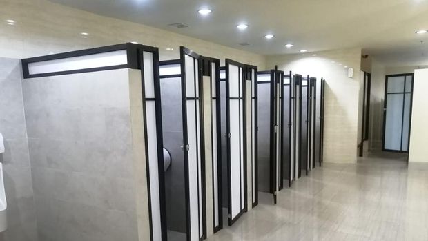 Toilet di PassGo hotel kapsul Bandara I Gusti Ngurah Rai, Kabupaten Badung, Bali. Foto: Nuranda Indrajaya