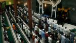 Umat Islam di Berbagai Kota Gelar Salat Gerhana Bulan