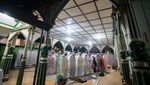 Umat Islam di Berbagai Kota Gelar Salat Gerhana Bulan