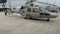 Untuk alutsista udara, kita punya fix wing atau pesawat bersayap tetap kita ada sembilan, terdiri ada pesawat pengintai dua, pesawat angkut Boeing itu ada satu, pesawat angkut Hercules ada dua, pesawat Medivac (Medical Evacuation) yaitu pesawat Hercules yang disetting dengan mini ICU itu ada satu, kemudian ada dua F-16, dua Sukhoi dan ada lima belas helikopter, ungkap Jenderal Andika. Foto: Nuranda Indrajaya/detikBali