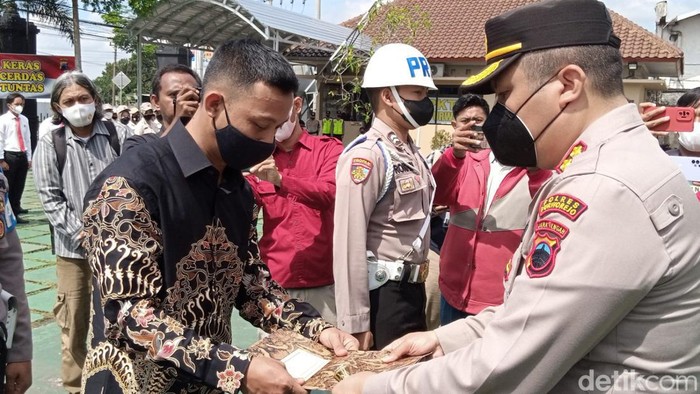 Upacara PTDH Aipda AL di Mapolres Purworejo, Selasa (8/11/2022). Aipda AL resmi dipecat karena terbukti berselingkuh dengan istri anggota TNI.