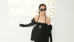 7 Gaya Vera Wang Menolak Tua, Tampil Bak Anak Muda di Usia 73