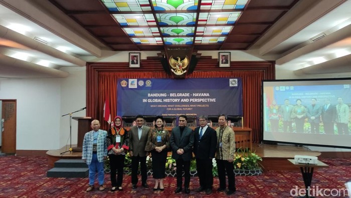 Wakil Ketua MPR RI Ahmad Basarah beserta anggota DPR Andreas Hugo Parera menghadiri forum Bandung-Belgrade-Havana