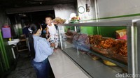 Saat ini kebakaran di warteg tersebut telah padam. 