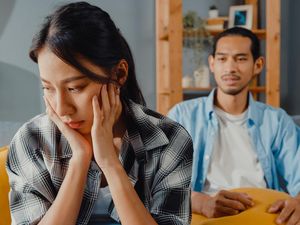 Love Bombing Bentuk Pelecehan? Ini Fase dan Tanda-tandanya