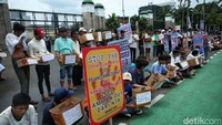 Aksi ini dilakukan jelang Rapat Dengar Pendapat (RDP) DPR RI agar pemerintah memperhatikan kehidupan masyarakat Sumbawa Barat, Nusa Tenggara Barat.