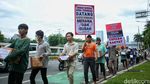 Aksi Mengemis di Depan DPR, Ada Apa?