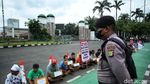 Aksi Mengemis di Depan DPR, Ada Apa?