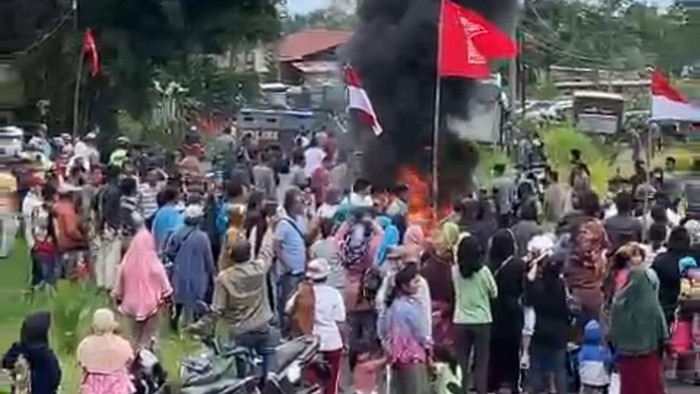 Aksi warga Bumi Perkemahan Sibolangit. (Foto: Istimewa)