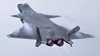 Atraksi jet tempur siluman ini menyemarakkan pameran Dirgantara dan Antariksa Internasional China ke-14 atau China Airshow. Deng Hua/Xinhua via AP.