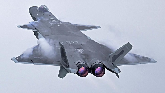 Pameran Dirgantara dan Antariksa Internasional China ke-14 atau China Airshow digelar di Zhuhai, Guangdong. Atraksi udara jet tempur siluman J-20 memeriahkan China Airshow.