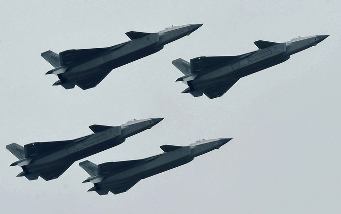 Pameran Dirgantara dan Antariksa Internasional China ke-14 atau China Airshow digelar di Zhuhai, Guangdong. Atraksi udara jet tempur siluman J-20 memeriahkan China Airshow.