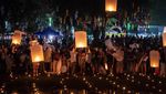 Cahaya Lampion Hiasi Langit Thailand Saat Festival Bulan Purnama