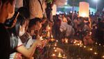 Cahaya Lampion Hiasi Langit Thailand Saat Festival Bulan Purnama