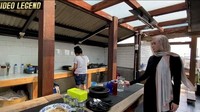 Namun sebenarnya, dapur Ahmad Dhani tersebut bukan kumuh melainkan memang bergaya vintage. Terlihat sederhana seperti di rumah nenek. Foto: Instagram