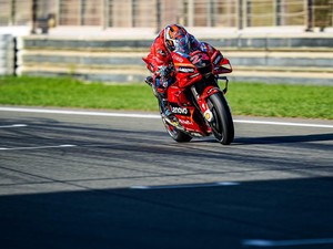Wuss...! Perdana Geber Ducati Merah, Bastianini Lebih Cepat dari Bagnaia!