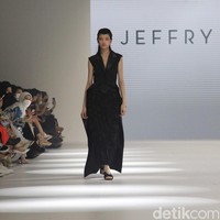 Rancangan terbaru Jeffry Tan di Jakarta Fashion Week 2023, bertempat di Pondok Indah Mall 3, Kamis [27/10/2022]. Foto: Ari Saputra/Detikcom.