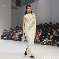 Rancangan terbaru Jeffry Tan di Jakarta Fashion Week 2023, bertempat di Pondok Indah Mall 3, Kamis [27/10/2022]. Foto: Ari Saputra/Detikcom.