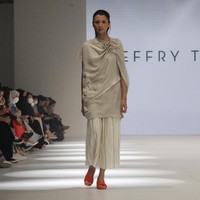 Rancangan terbaru Jeffry Tan di Jakarta Fashion Week 2023, bertempat di Pondok Indah Mall 3, Kamis [27/10/2022]. Foto: Ari Saputra/Detikcom.