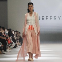 Rancangan terbaru Jeffry Tan di Jakarta Fashion Week 2023, bertempat di Pondok Indah Mall 3, Kamis [27/10/2022].  Foto: Ari Saputra/Detikcom.