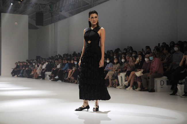 Rancangan terbaru Jeffry Tan di Jakarta Fashion Week 2023, bertempat di Pondok Indah Mall 3, Kamis [27/10/2022].  Foto: Ari Saputra/Detikcom.