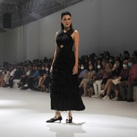 Rancangan terbaru Jeffry Tan di Jakarta Fashion Week 2023, bertempat di Pondok Indah Mall 3, Kamis [27/10/2022].  Foto: Ari Saputra/Detikcom.