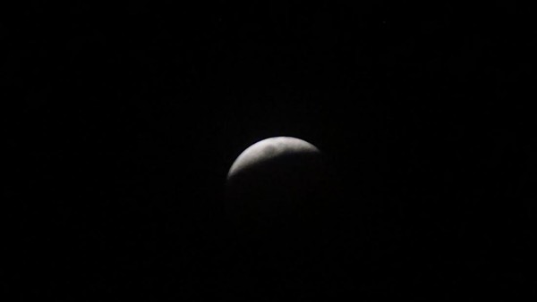 Fenomena astronomis gerhana bulan total tersebut dapat dilihat dengan mata telanjang di Papua sekitar pukul 18:08 WIT. ANTARA FOTO/Indrayadi TH Fenomena astronomis gerhana bulan total tersebut dapat dilihat dengan mata telanjang di Papua sekitar pukul 18:08 WIT. ANTARA FOTO/Indrayadi TH