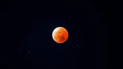 Foto-foto Gerhana Bulan Total dari Langit Indonesia