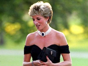 Bukan Charles, Sosok Ini Dianggap Ratu Elizabeth Cocok Jadi Pasangan Diana