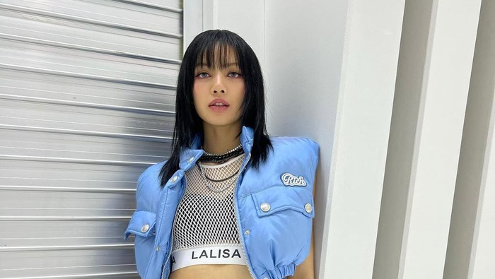 Soal Neck Strain, Cedera yang Bikin Lisa BLACKPINK Batal Pole Dance di Konser