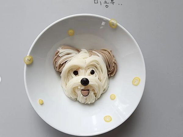 Gemas! Netizen Ini Bikin Kreasi Mie Bentuk Anjing Lucu