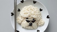 Wah, tampilan anjing ini terlihat keren ya? Ia seperti memiliki rambut keriting yang super gemas!