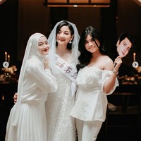 Acara bridal shower pemeran Elsa di sinetron Ikatan Cinta itu tampaknya digelar di salah satu restoran mewah. The count down is on, tulis keterangan dalam unggahan Glenca, mengingat pernikahannya yang sudah tinggal menghitung hari. Foto: Instagram/@glencachysara