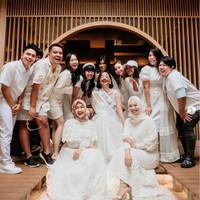 Menjelang acara pernikahannya yang tinggal sebentar lagi, Glenca Chysara terlihat mendapat kejutan bridal shower dari para sahabatnya. Momen kejutan acara bridal shower itu kemudian dibagikan oleh bintang sinetron Ikatan Cinta tersebut ke akun Instagram pribadi miliknya. Foto: Instagram/@glencachysara