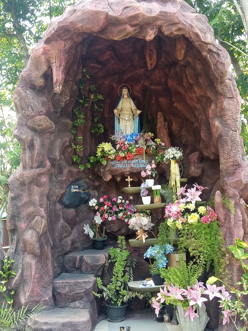 Gua Firdaus Maria Ratu Dunia di Labuan Bajo, Manggarai Barat, NTT.