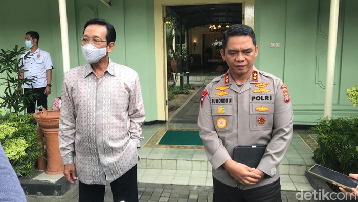 Gubernur DIY Sri Sultan HB X dan Kapolda DIY Irjen Suwondo Nainggolan di Kompleks Kepatihan Jogja, Rabu (9/11/2022).